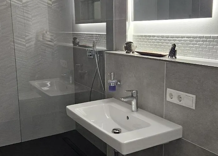 Geschaefts- Und Monteurs 2 Sz *